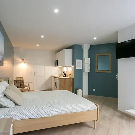 Rose, Confortable Proche Metro Apartment Montrouge
