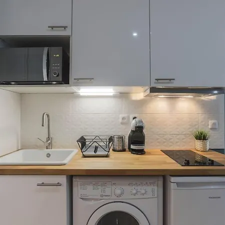 Rose, Confortable Proche Metro Apartment *